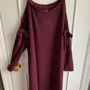 Maroon tunic sweater with open shoulders